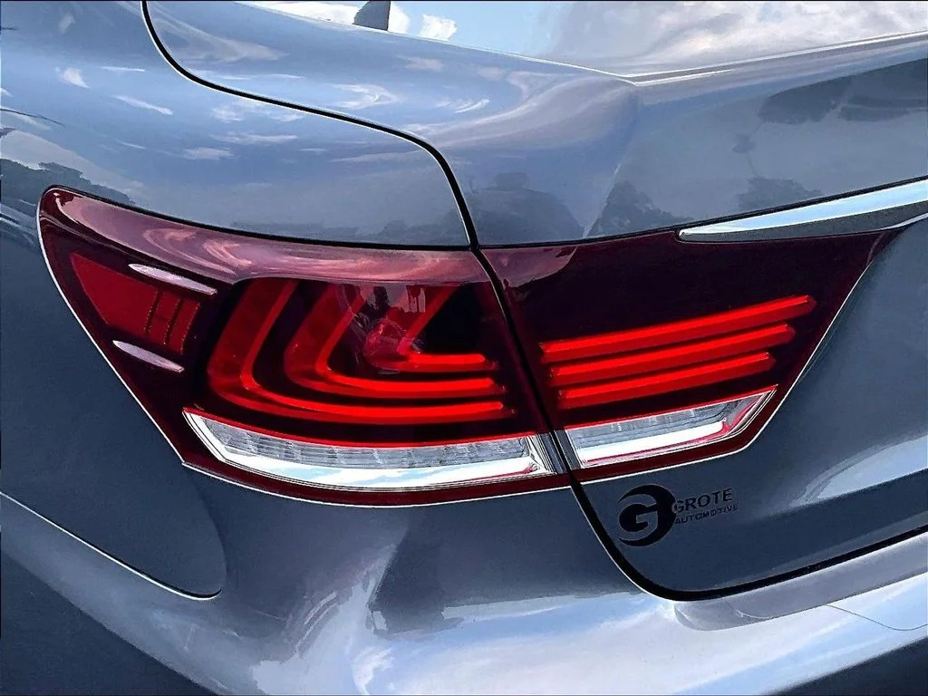 Used 2016 Gray Lexus 460 image 29