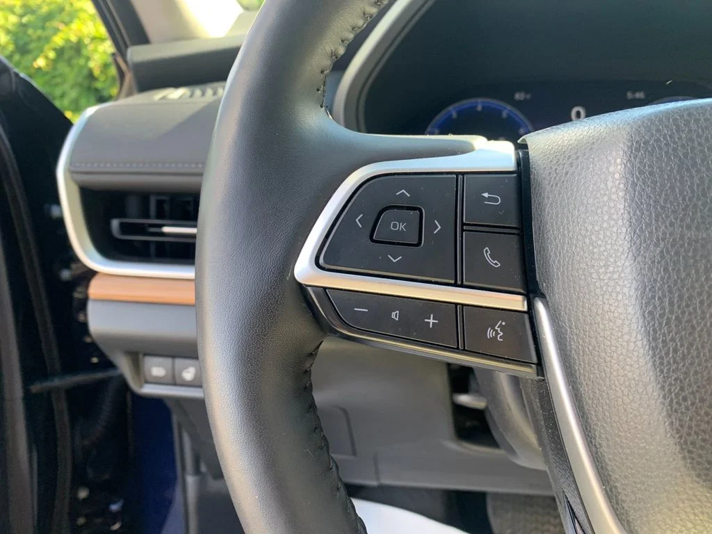 Used 2025  Toyota Platinum image 30