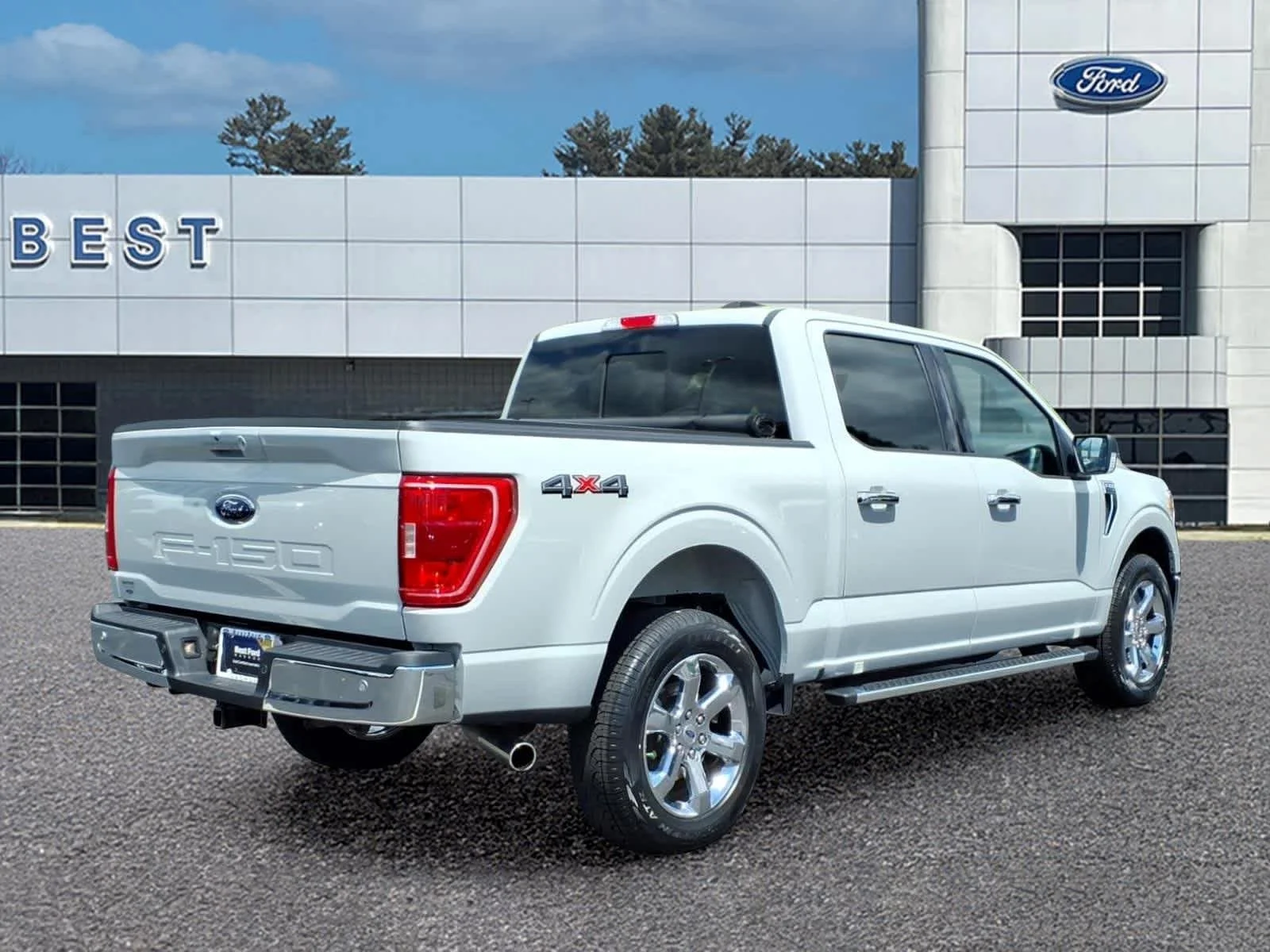 Used 2023 Avalanche Gray Ford XLT image 7