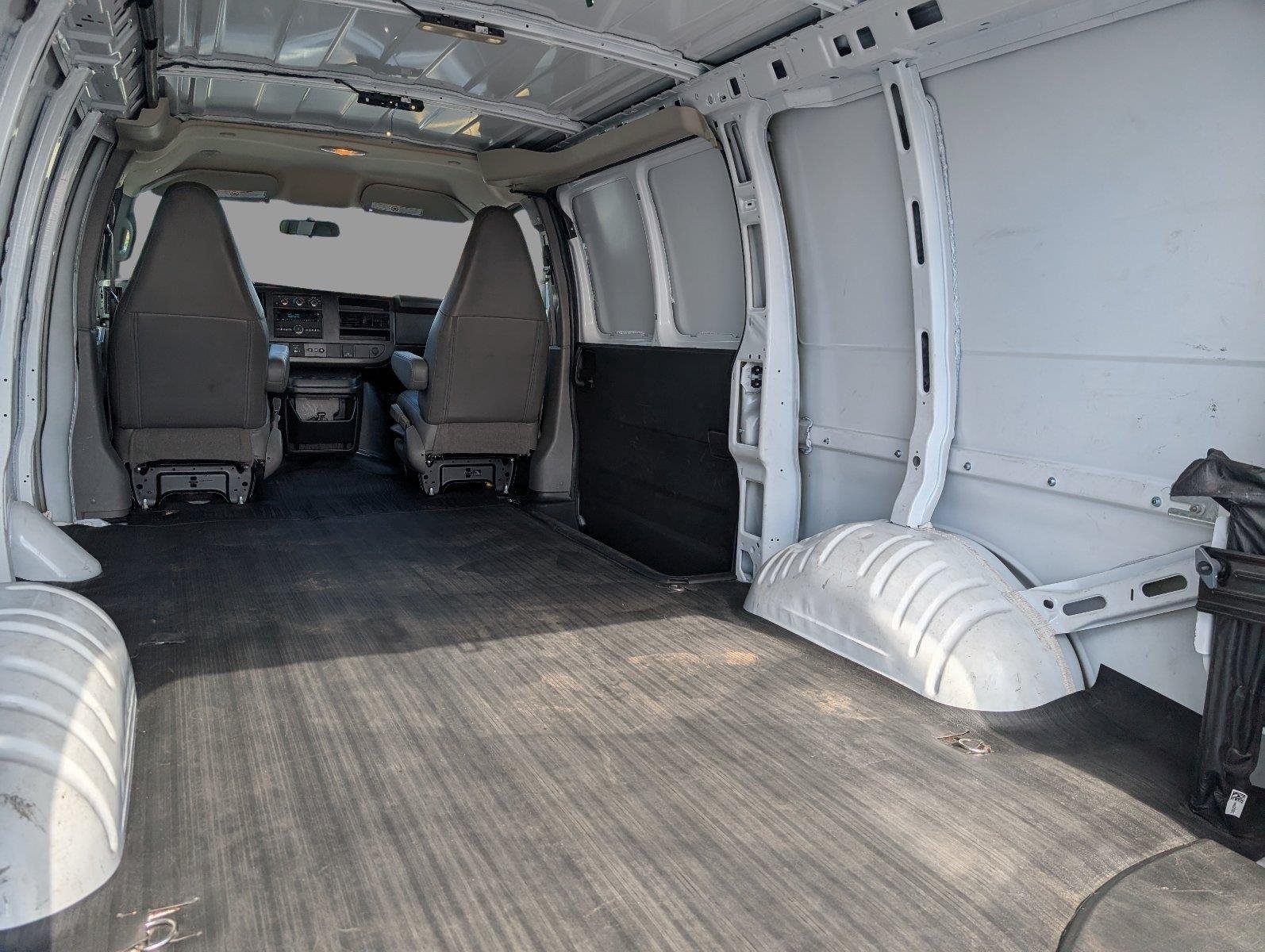 Used 2025 Summit White Chevrolet WT image 30