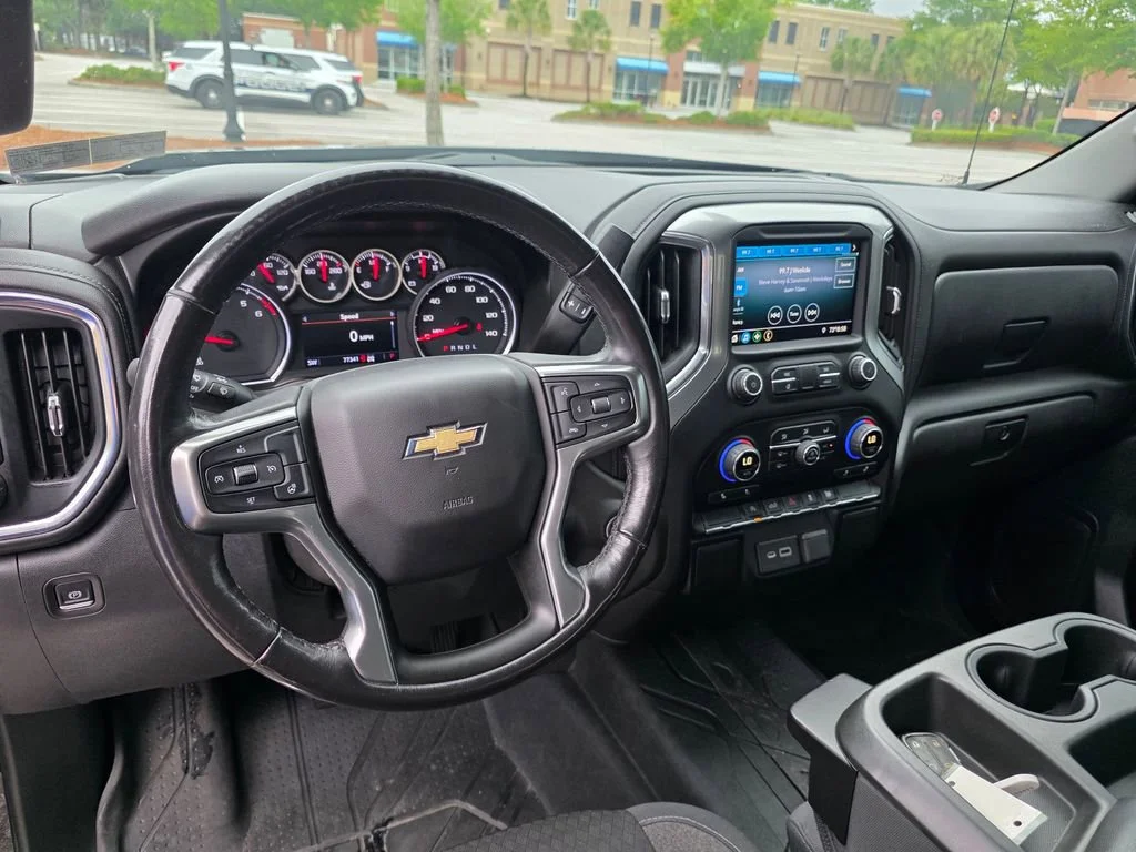 Used 2020 BLACK Chevrolet LT image 17