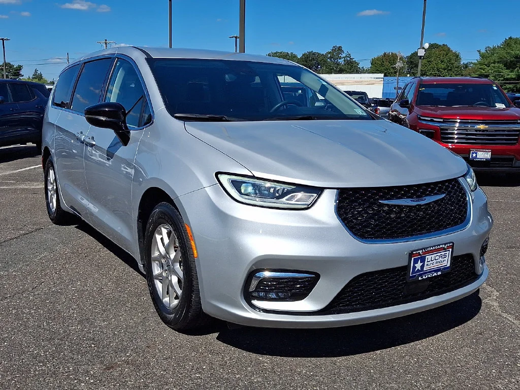 Used 2024 Silver Mist Cle Chrysler Touring L image 2