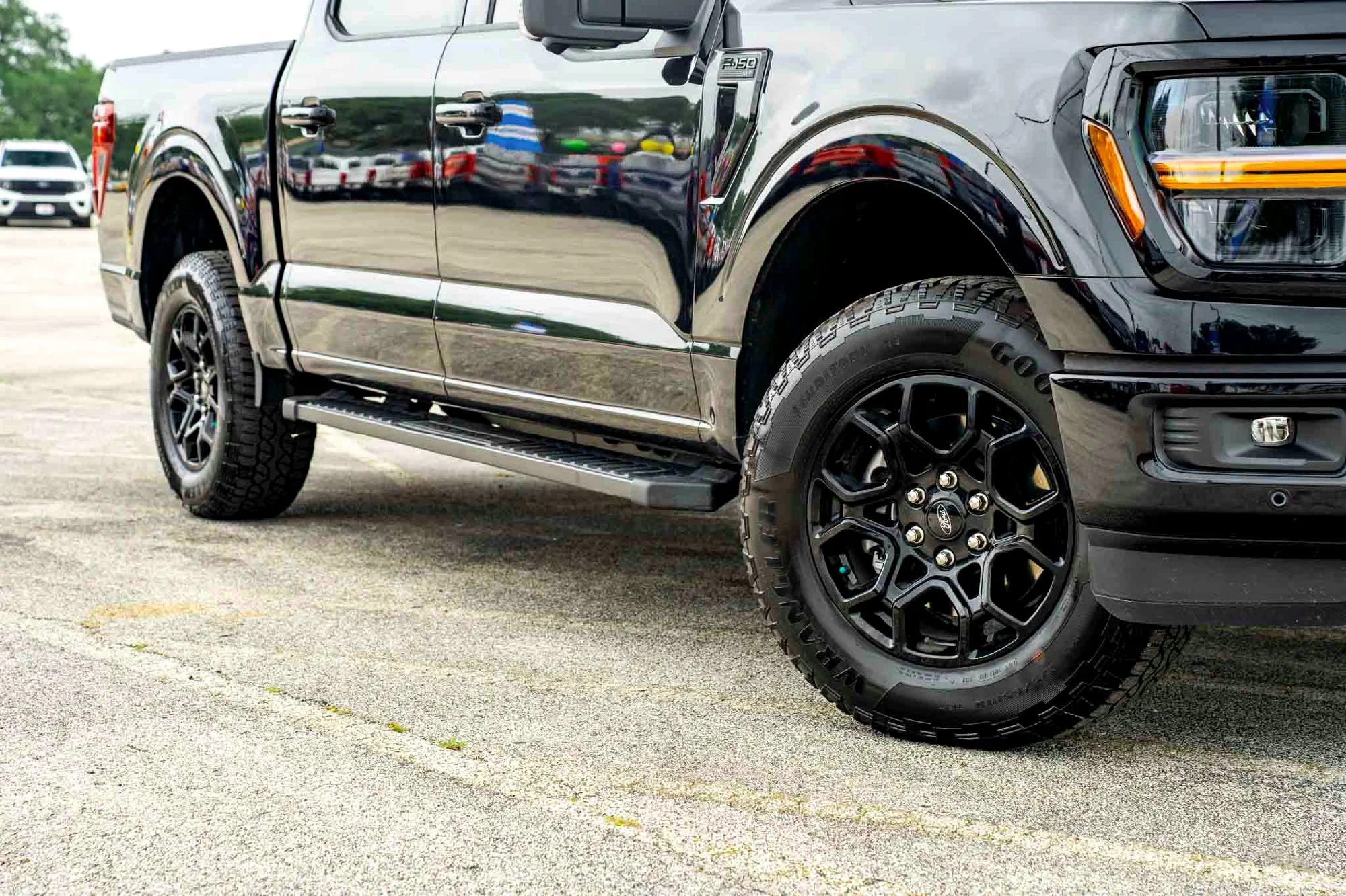 New 2026 Agate Black Metallic Ford XLT image 2