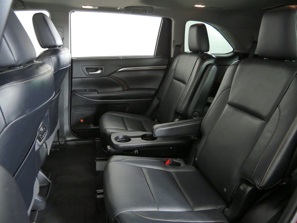Used 2015 Red Toyota Limited image 31