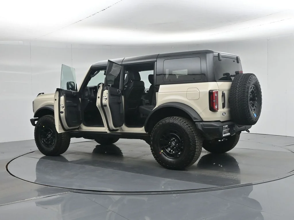 New 2026 Desert Sand Ford Badlands image 33