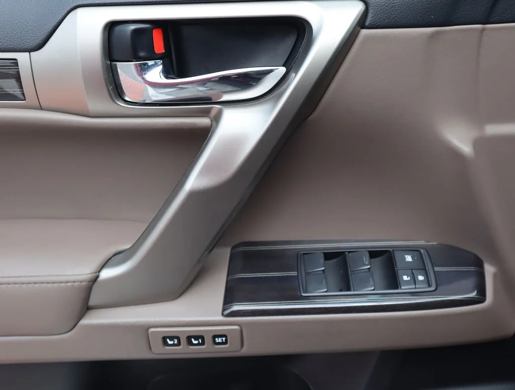 Used 2021  Lexus 460 Luxury image 23