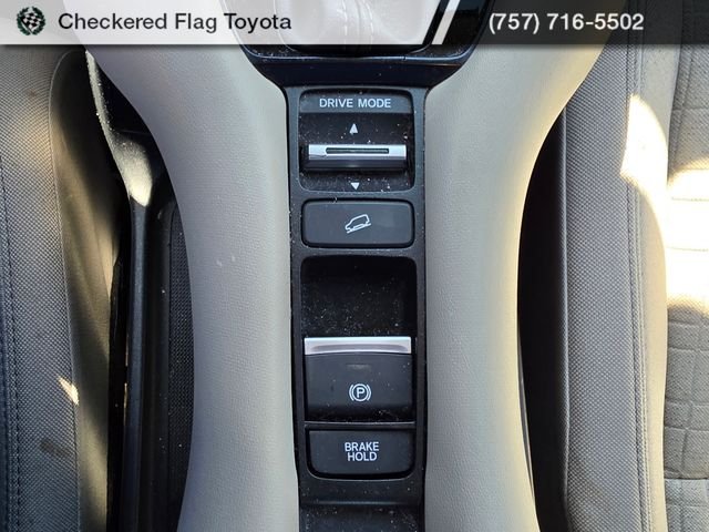Used 2023 Lunar Silver Metallic Honda LX image 15