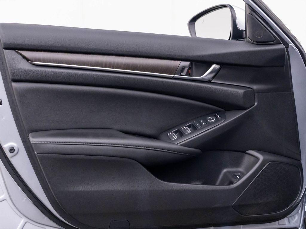 2020 Honda Accord Hybrid EX - Photo 14