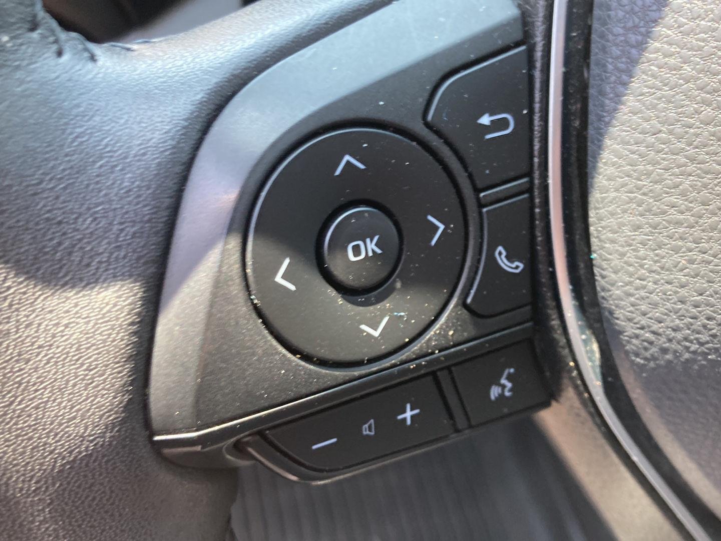 Used 2022 Magnetic Gray Metallic Toyota XLE Premium image 18