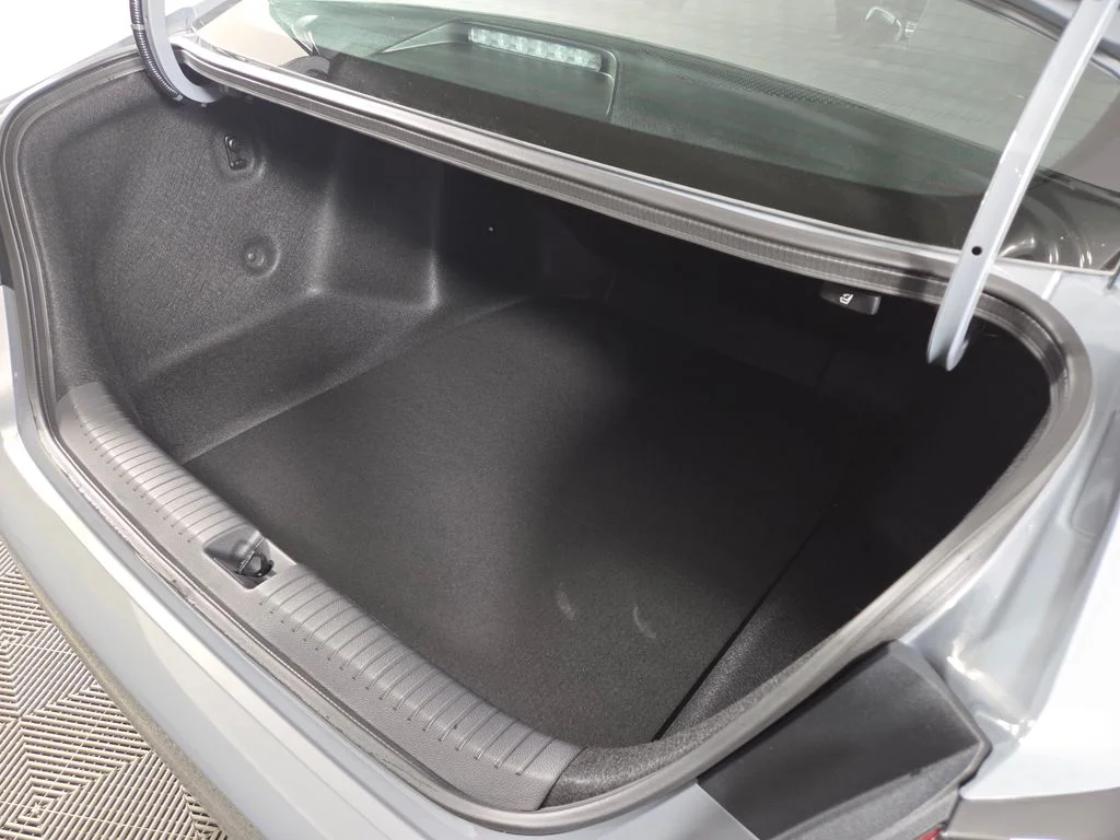 New 2026 Urban Gray Pearl Honda SE image 11