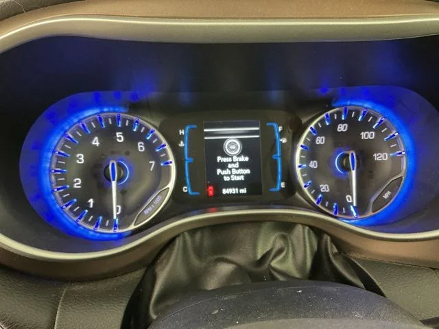 Used 2018 Velvet Chrysler L image 10
