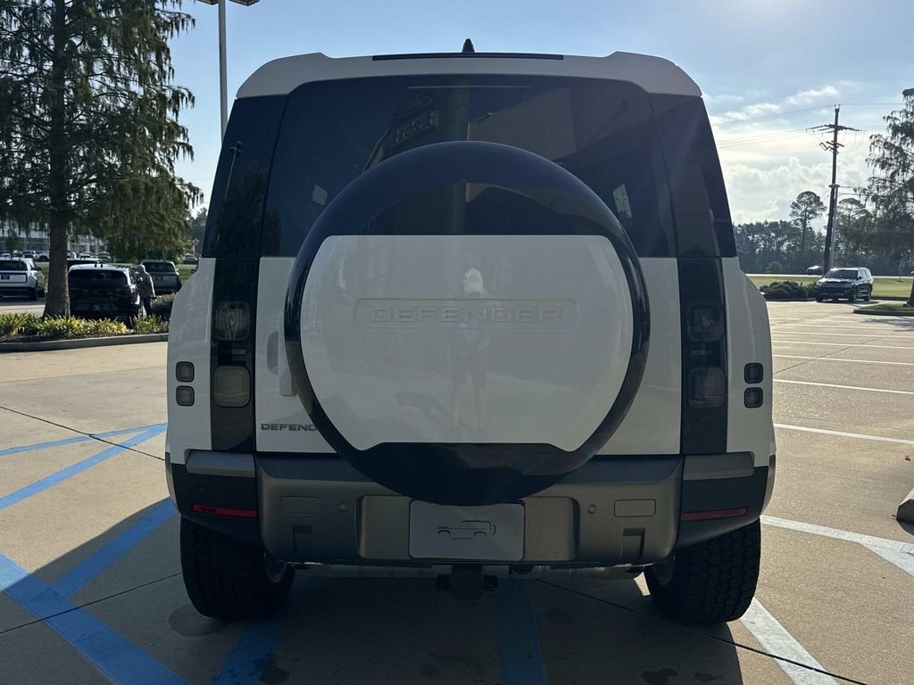 New 2026 Fuji White Land Rover S image 4