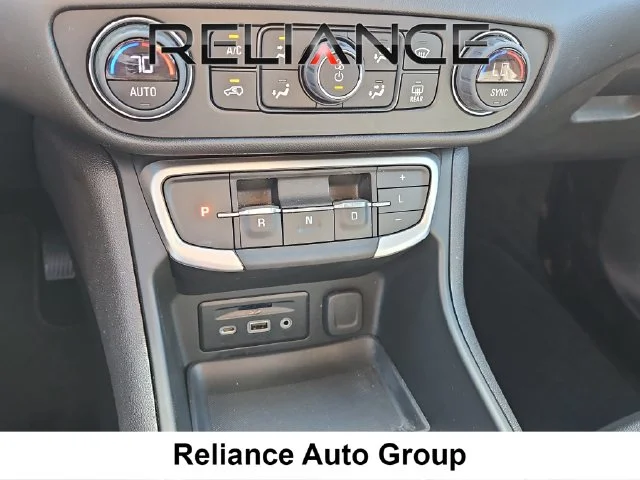Used 2024 Silver GMC SLT image 28