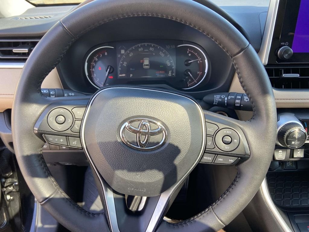 Used 2025 Black Toyota XLE Premium image 37