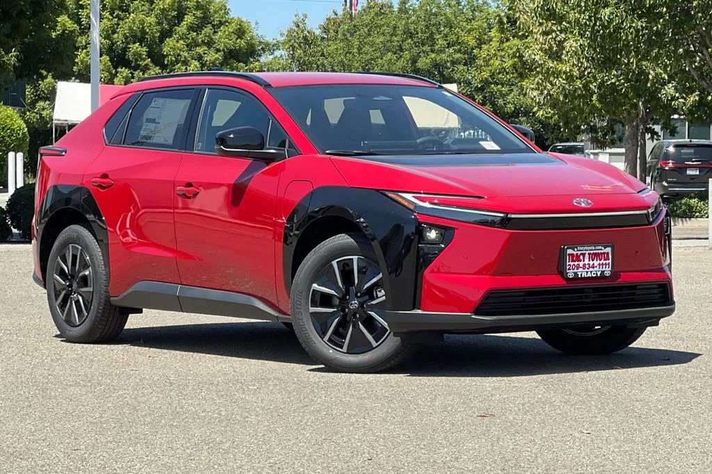 New 2026 Supersonic Red <sup>1</sup> Toyota  XLE image 2