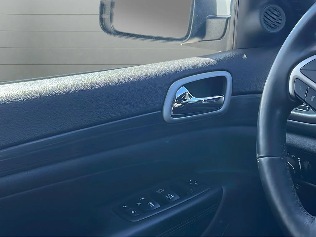 Used 2020 White Jeep Altitude image 32
