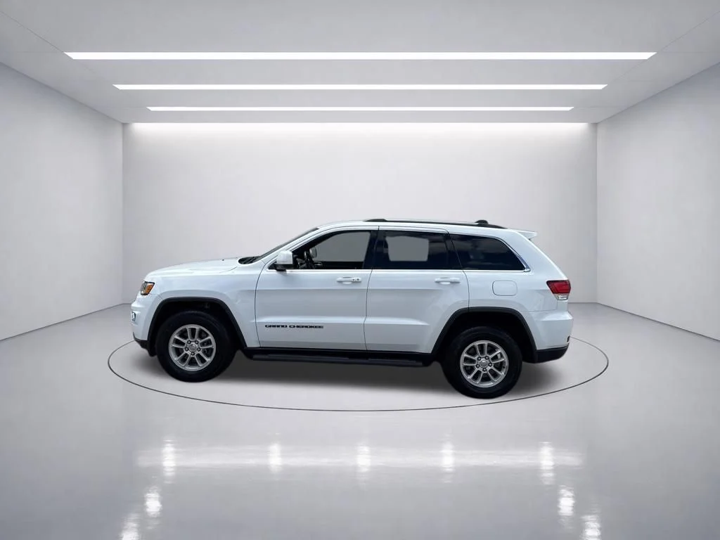 Used 2020 Bright White Clearcoat Jeep Laredo image 4