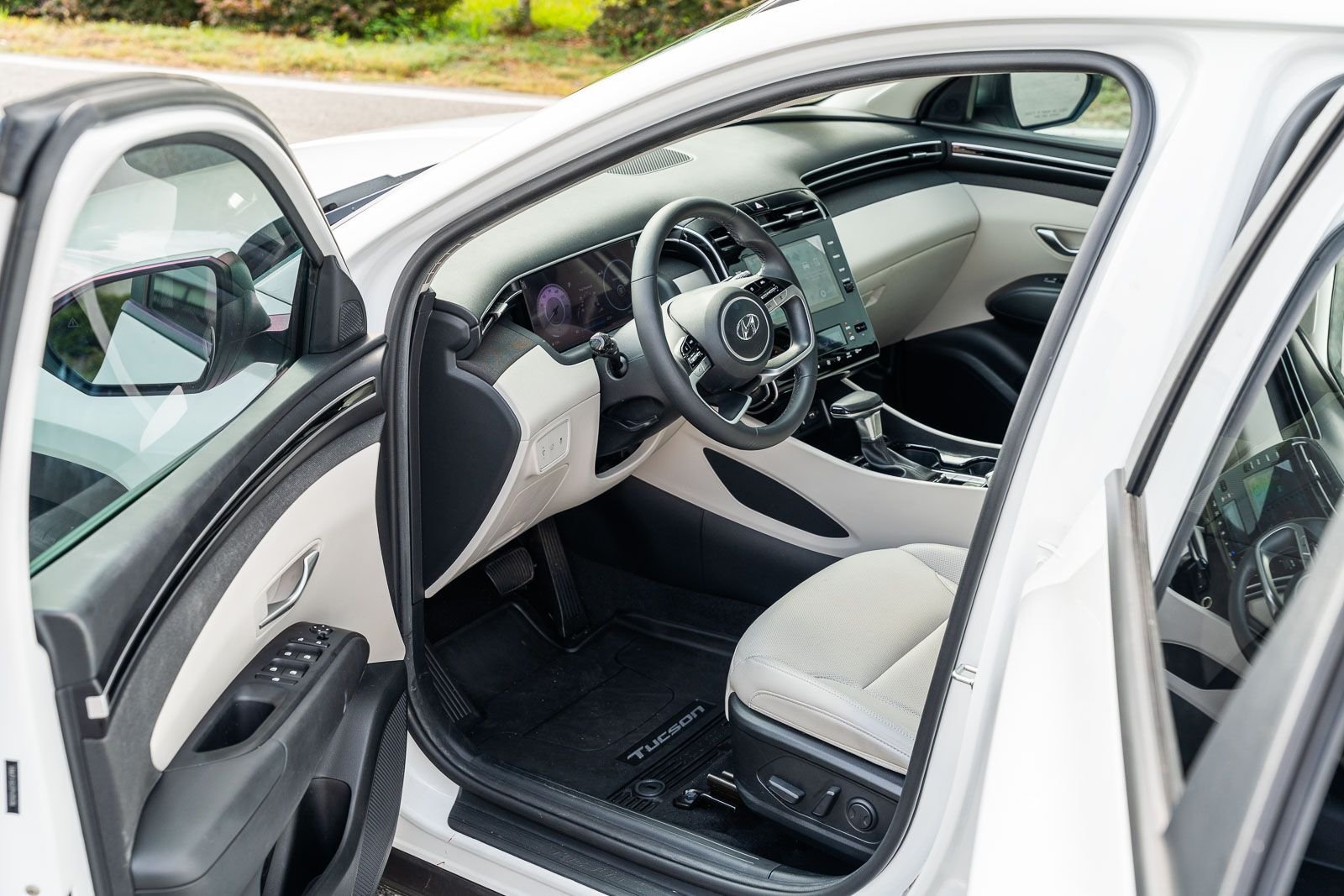Used 2023 White Hyundai SEL image 16