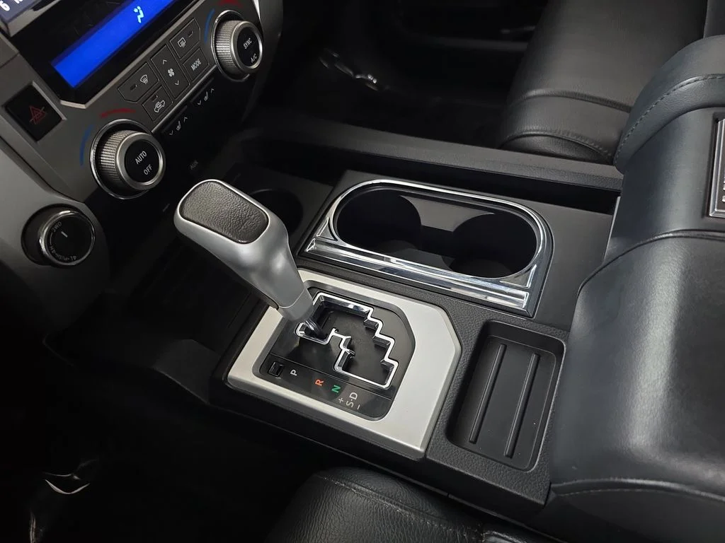 Used 2017  Toyota Limited image 25