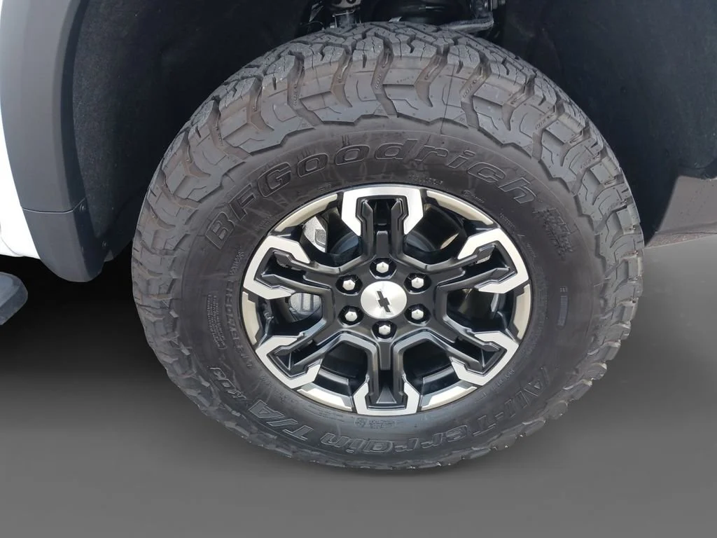 Used 2025 Summit White Chevrolet ZR2 image 16