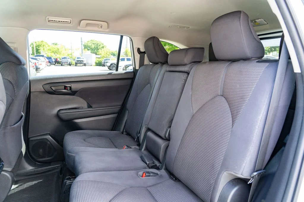 Used 2020 White Toyota LE image 23