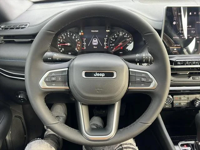 New 2026 Bright White Clearcoat Jeep Latitude image 13