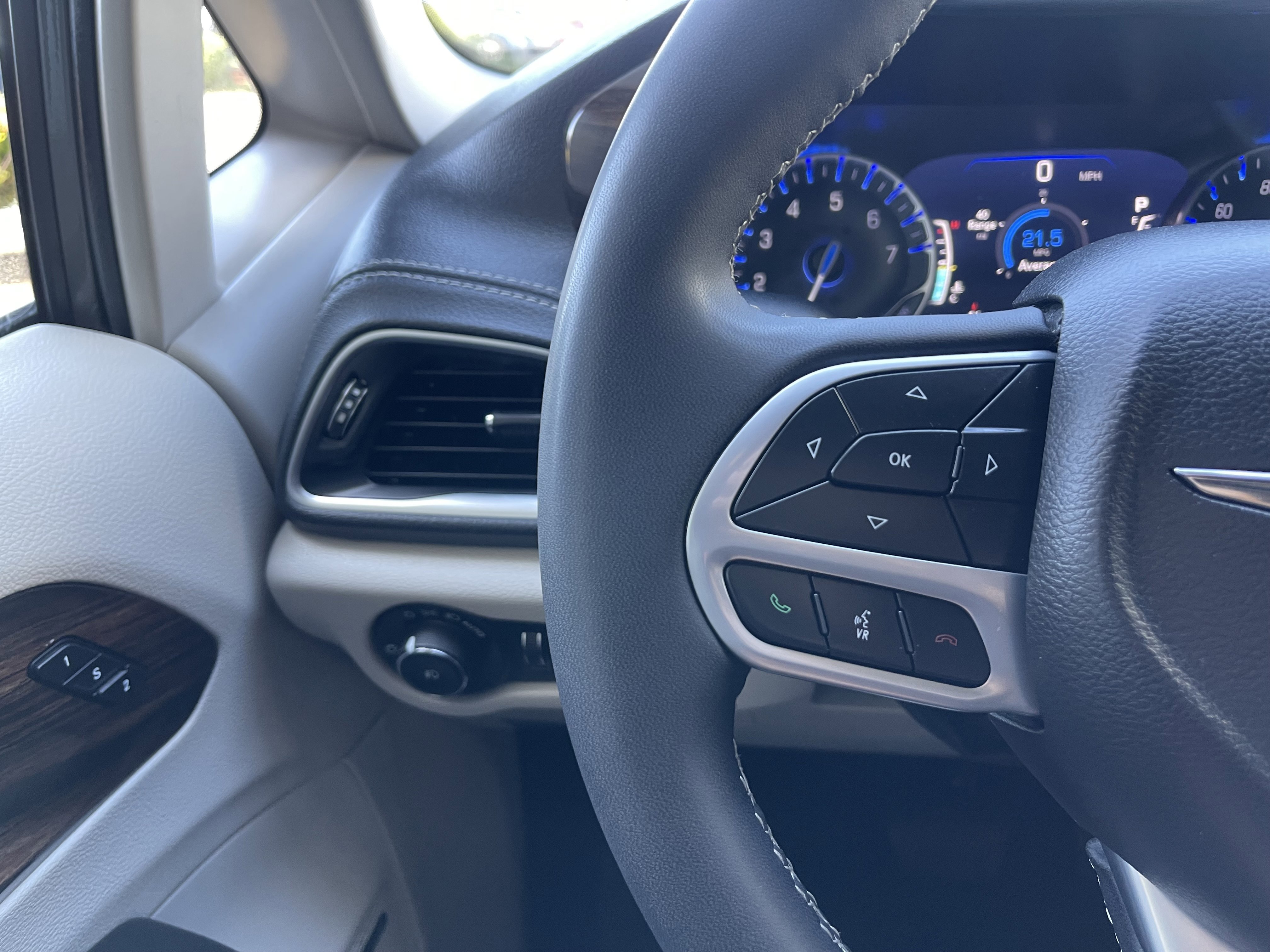 Used 2022 White Chrysler Limited image 35