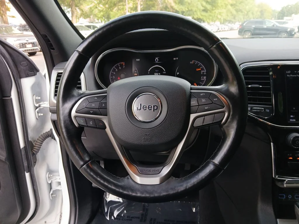 Used 2020 White Jeep Altitude image 30