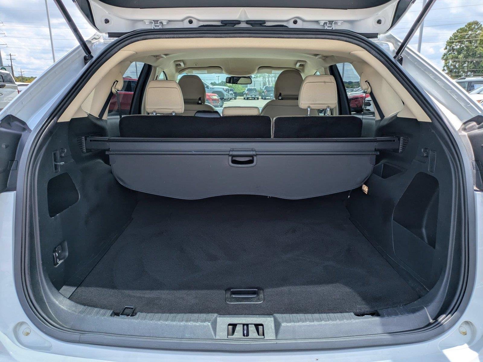 Used 2019  Ford SEL image 29