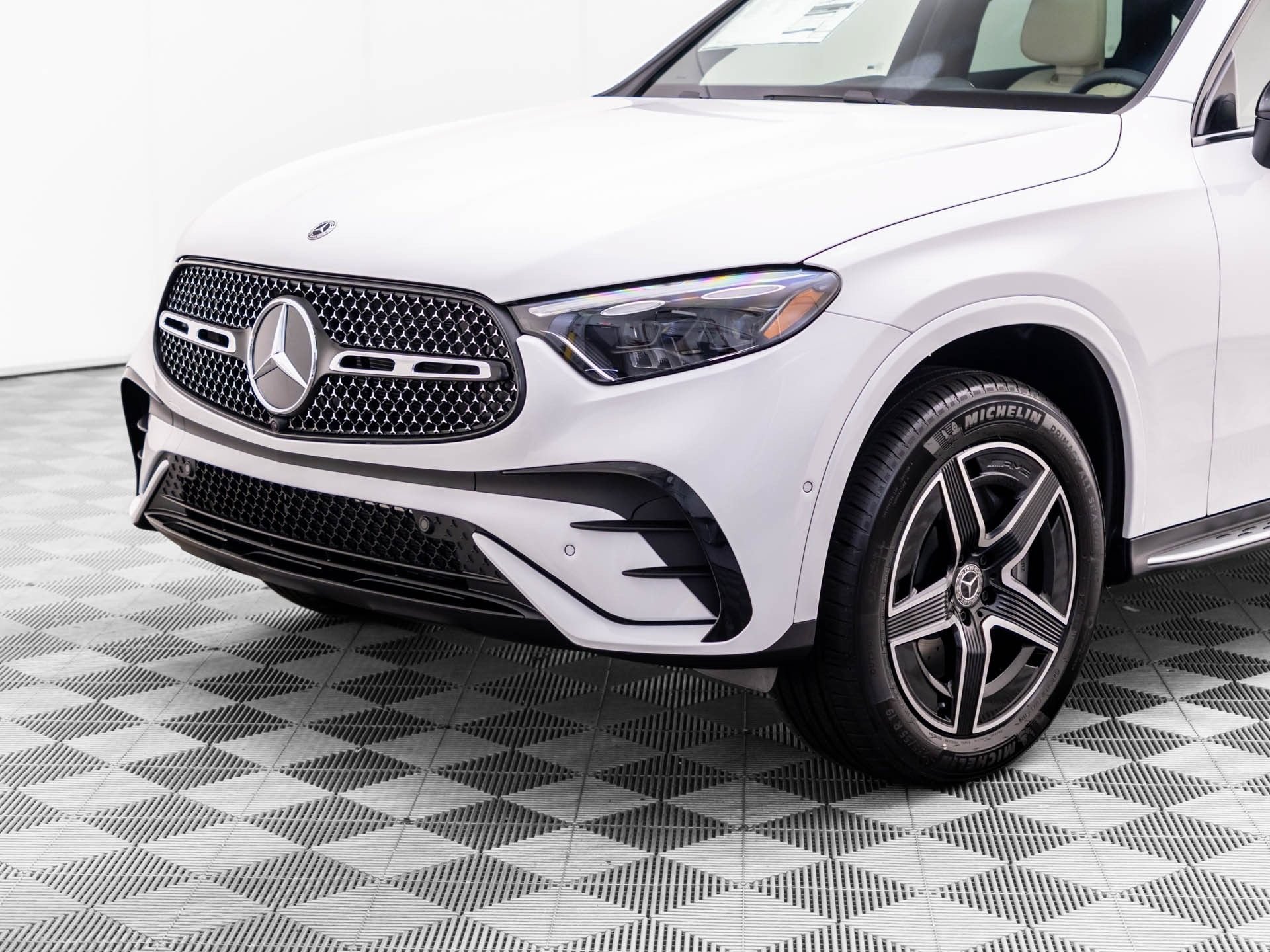 New 2027 MANUFAKTUR Moonlight White Metallic Mercedes-Benz GLC 300 Coupe image 81