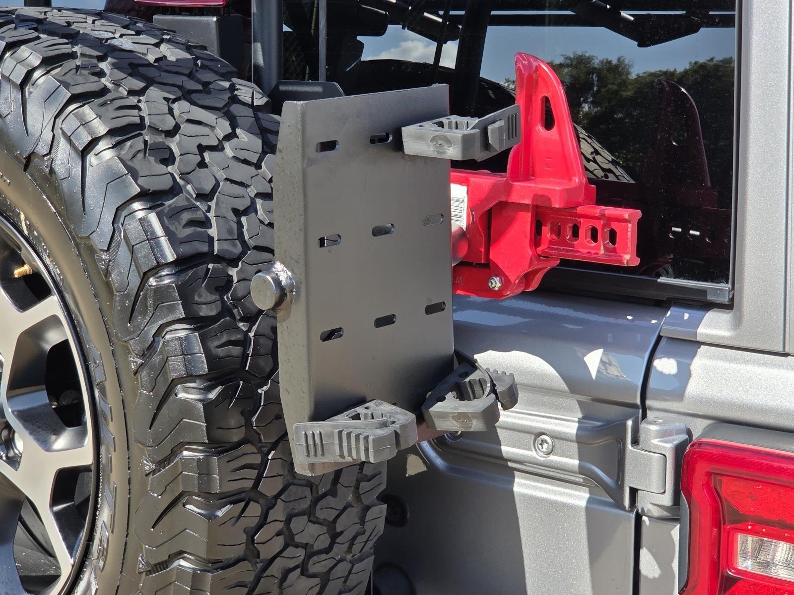 Used 2018 Firecracker Red Clearcoat Jeep Rubicon image 11