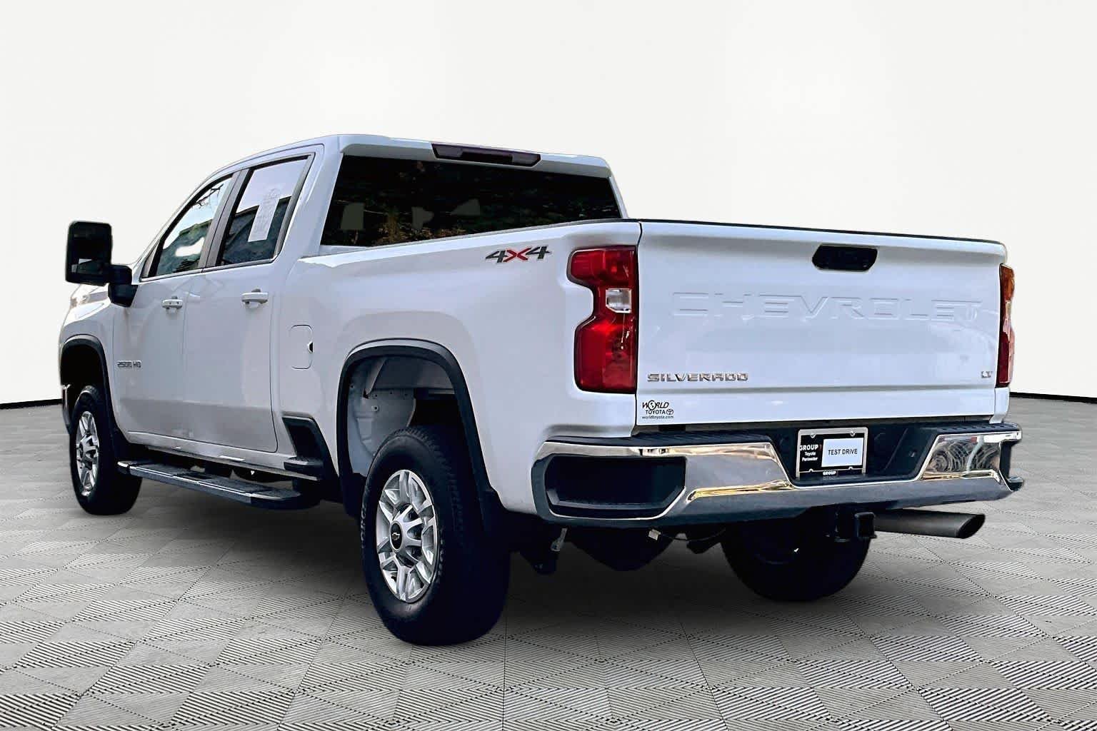 Used 2025 Summit White Chevrolet LT image 23