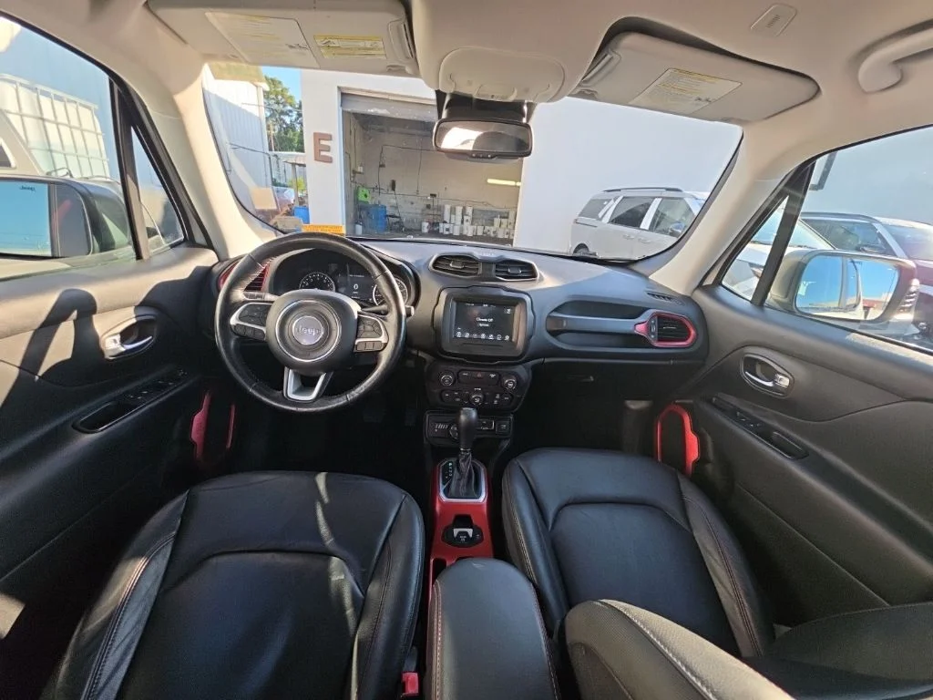 Used 2018 White Jeep Trailhawk image 19