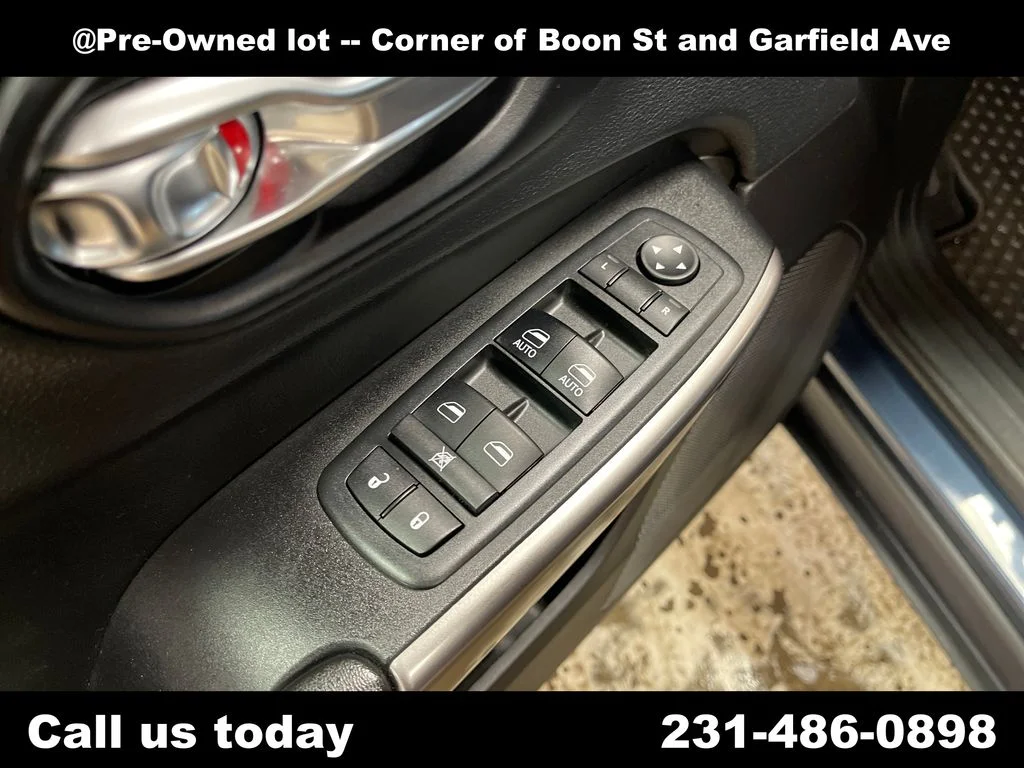 Used 2019 Blue Jeep Latitude Plus image 16