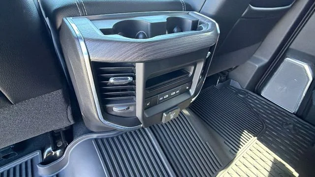 2026 RAM 3500 Laramie - Photo 17