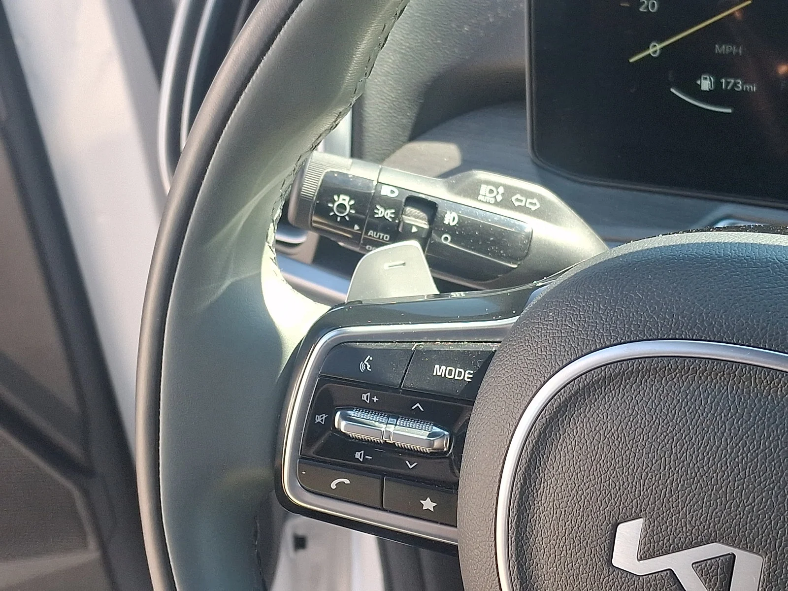 Certified Used 2025 White Kia X-Line SX Prestige image 22