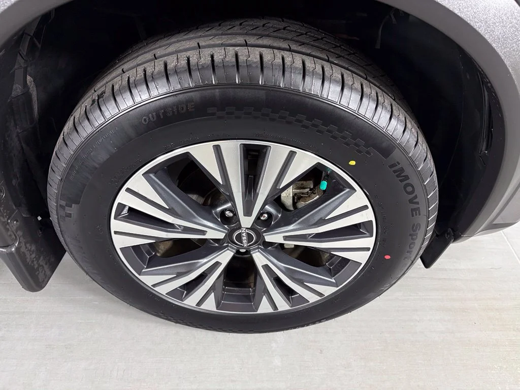 Used 2023 Gray Nissan SV image 10