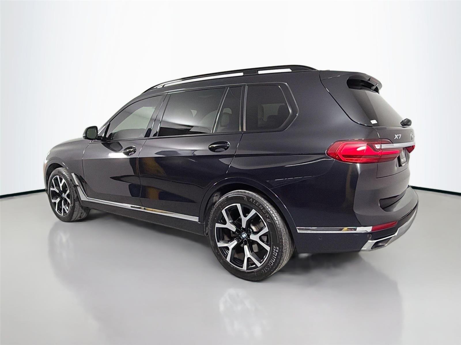 Certified Used 2022 Black Sapphire Metallic BMW xDrive40i image 8