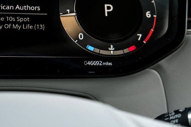 Used 2024  Land Rover Dynamic SE image 23