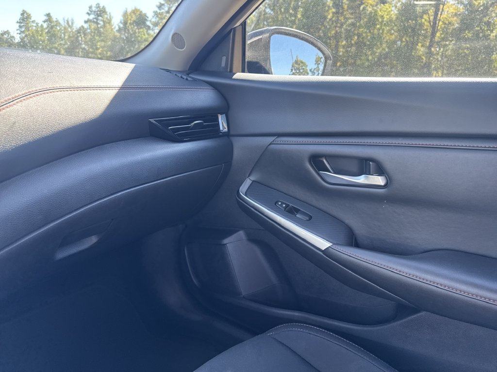 Used 2025 White Nissan SR image 17