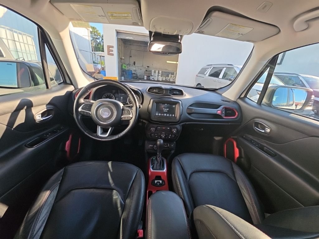Used 2018 White Jeep Trailhawk image 19