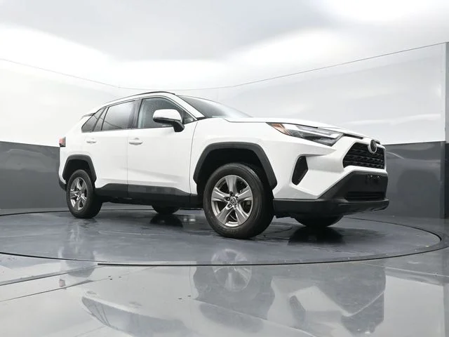 Used 2024 White Toyota XLE image 31