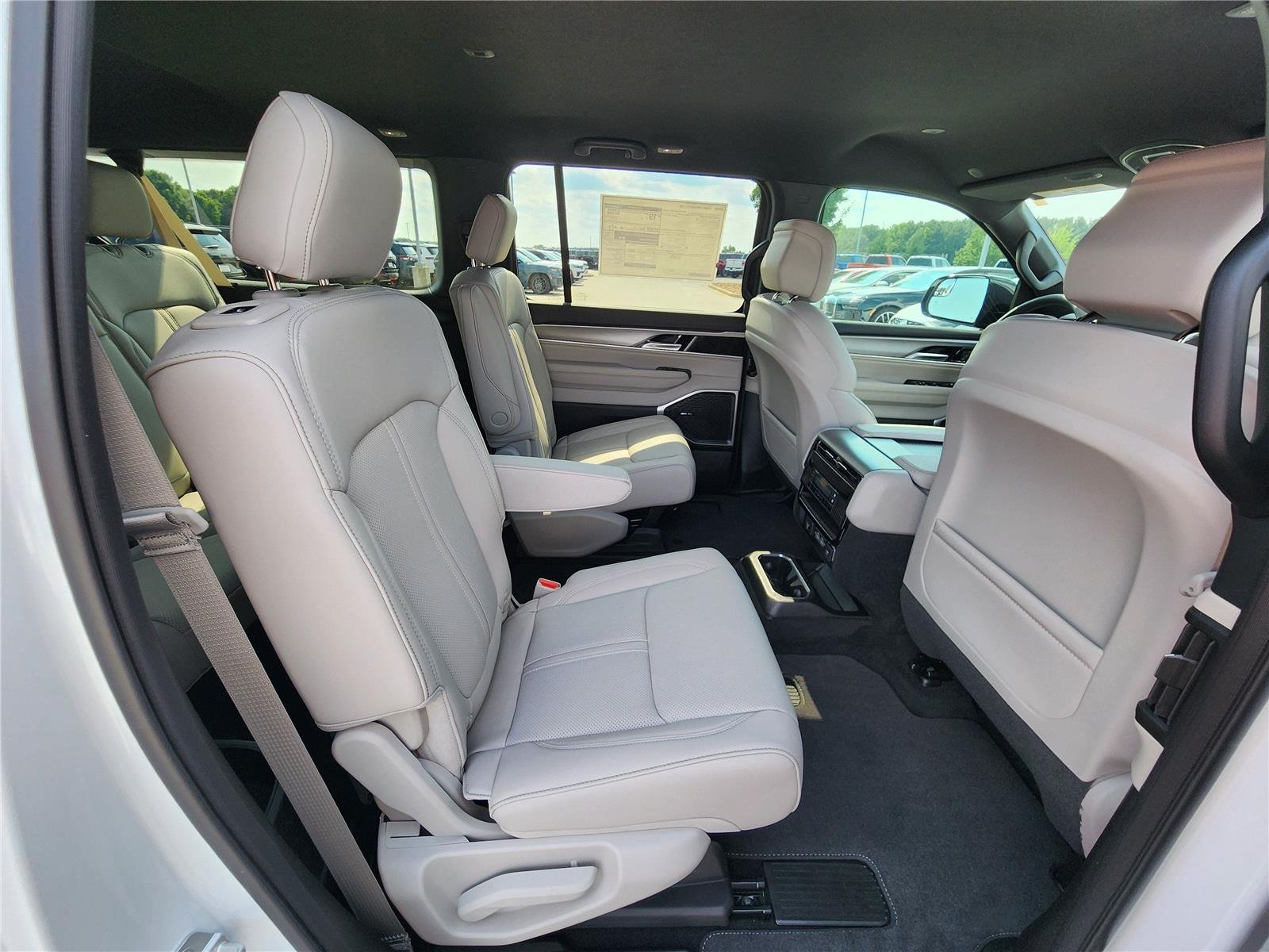 New 2026 Bright White Clear-Coat Exterior Paint Jeep  image 8