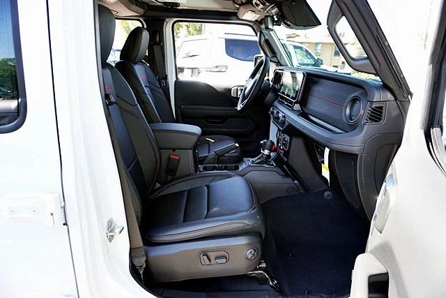 New 2026 Bright White Clear-Coat Exterior Paint Jeep Rubicon X image 16