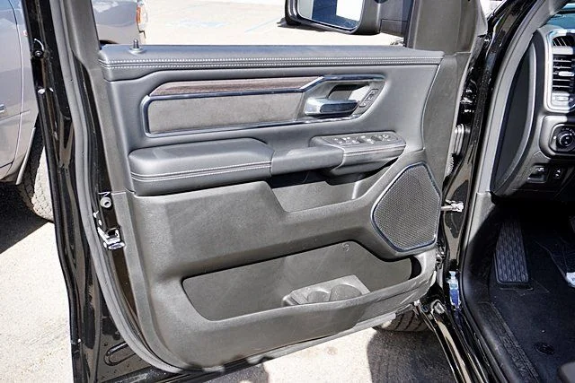 New 2026 Diamond Black Crystal Pearl-Coat Exterior Paint RAM Laramie image 29
