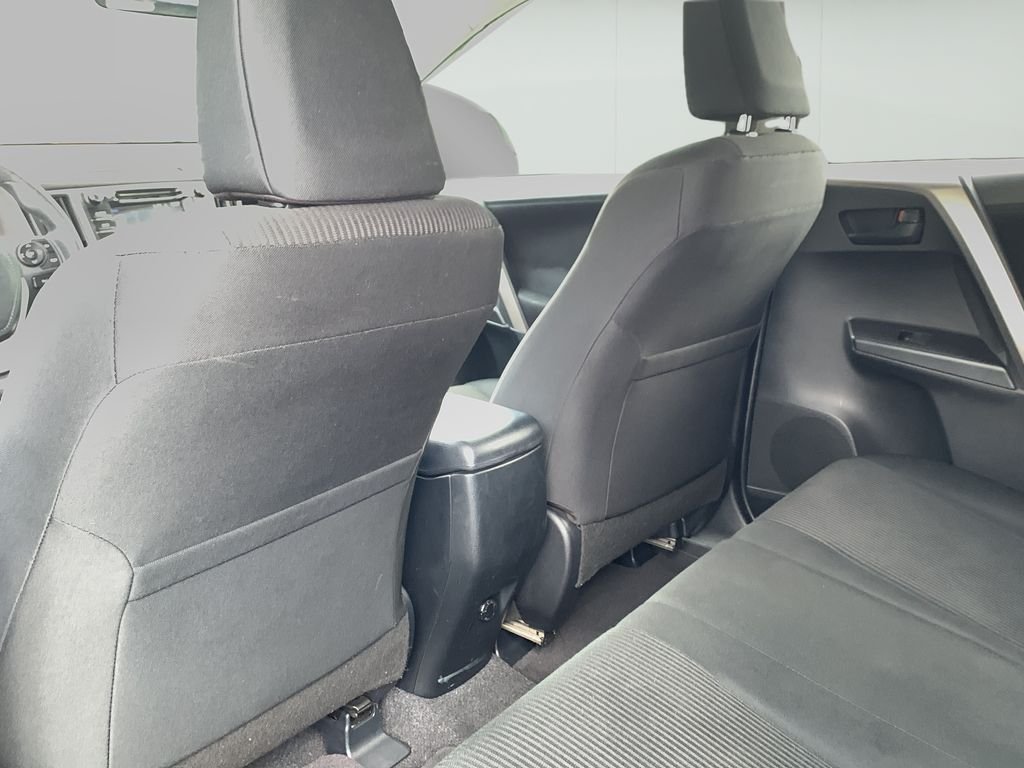 2017 Toyota RAV4 LE - Photo 17
