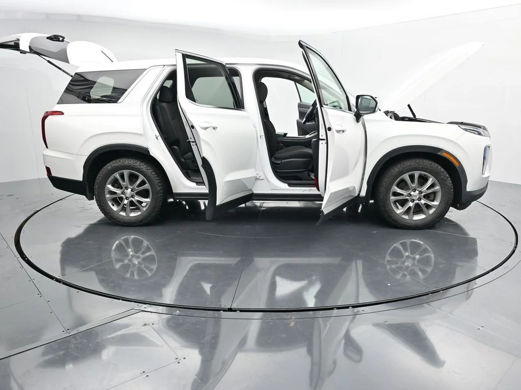 Used 2021 White Hyundai SE image 38