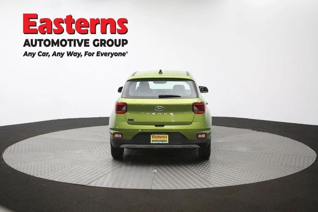 Used 2022 Green Hyundai SE image 38
