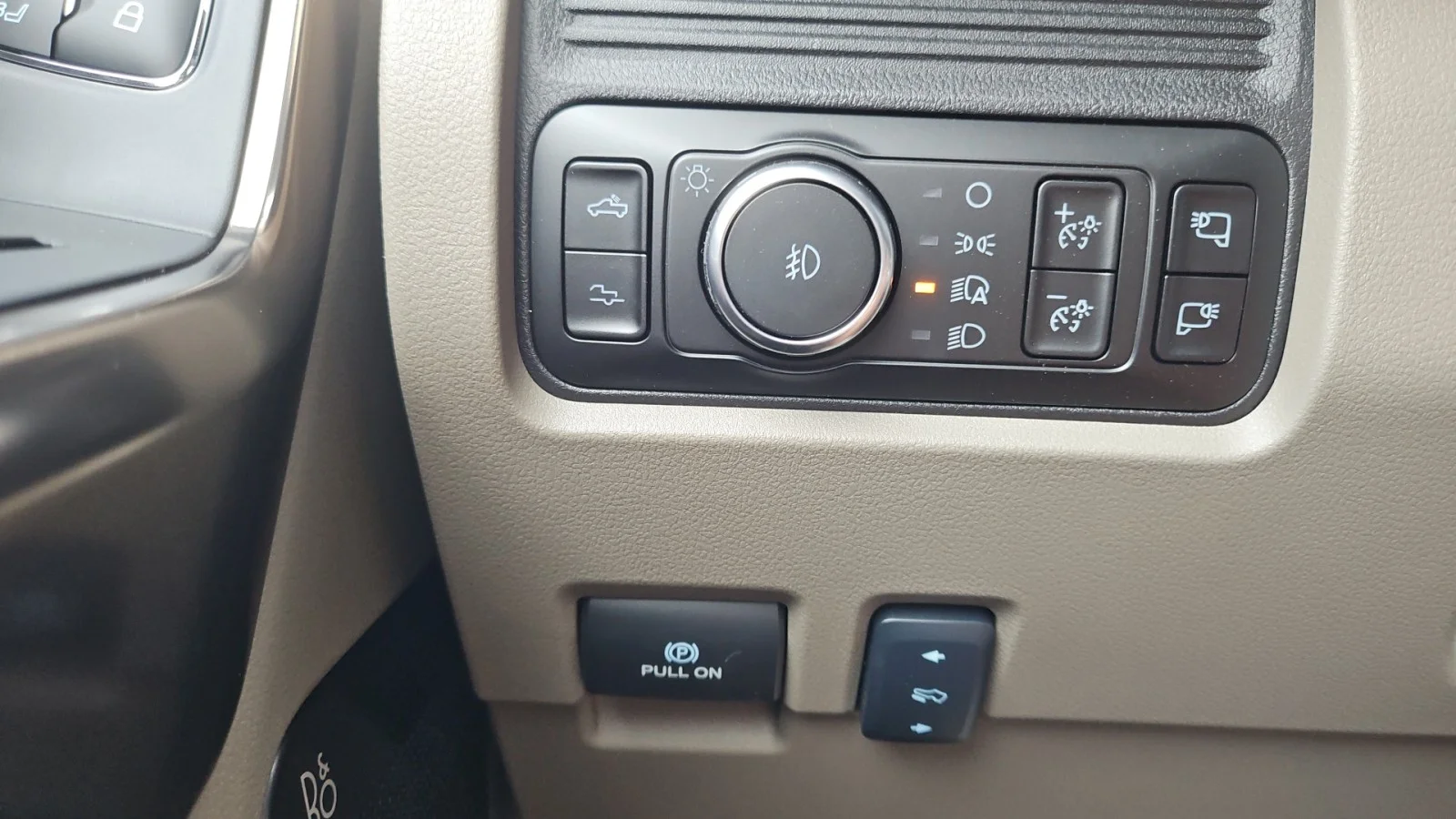 New 2026 Marsh Gray Ford Platinum DRW 4WD image 23