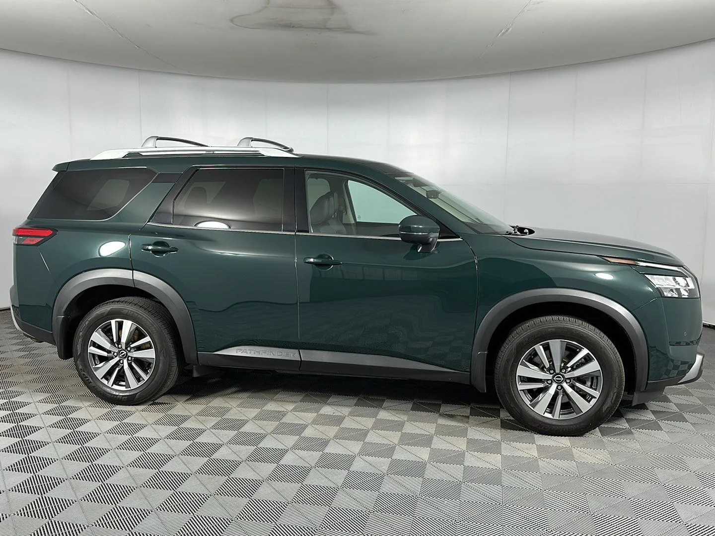 Used 2024 Obsidian Green Pearl Nissan SL image 29